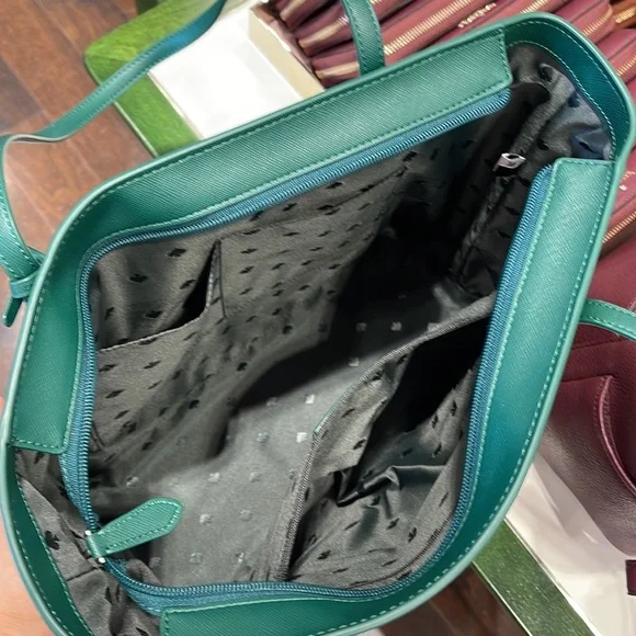 Kate Spade Schuyler Medium Tote
Deep Jade - Picture 3 of 16